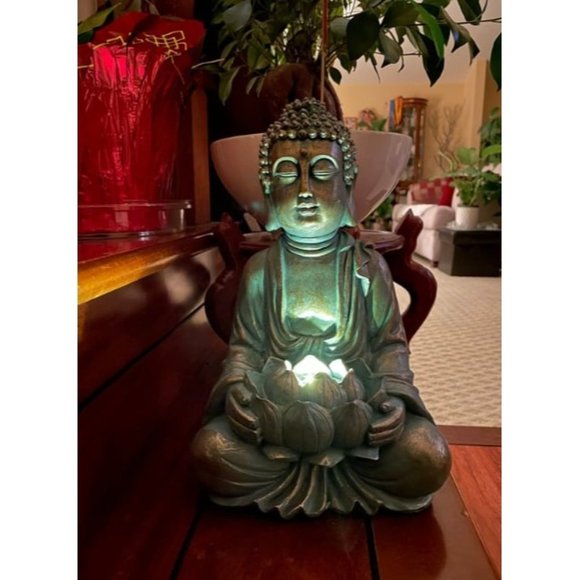 Meditating Buddha Statue for Garden Decor with Solar Lights - Picture 1 of 2